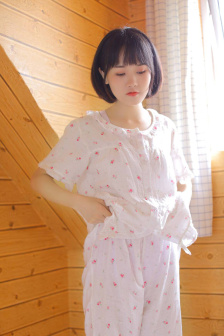 国模嘉妮极品美胞